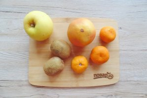 Фруктовый салат из мандаринов и яблок - фото шаг 1