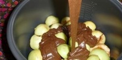 Шарлотка с какао и яблоками  - фото шаг 5