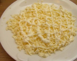 Крабовый салат с плавленым сыром - фото шаг 3