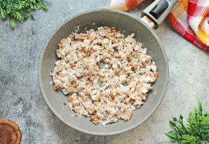 Жульен с курицей и лисичками - фото шаг 9