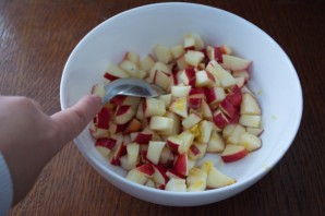 Яблочный пирог с изюмом - фото шаг 7