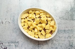 Телятина с картофелем и грибами в духовке - фото шаг 3