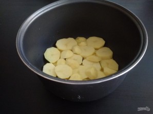 Картофель с помидорами слоями в мультиварке - фото шаг 1