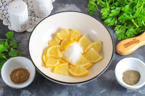 Маринованная семга с лимонным соком, кориандром и перцем - фото шаг 2