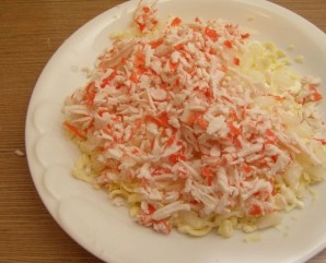 Крабовый салат с плавленым сыром - фото шаг 5