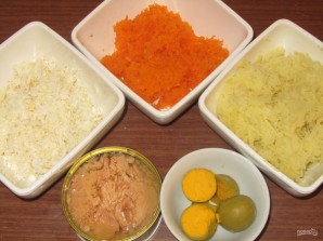 Салат "Мимоза" с картошкой и сыром - фото шаг 1