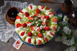 Торт с киви и клубникой - фото шаг 15