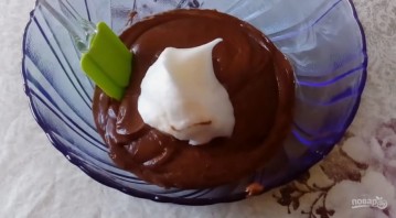 Рецепт шоколадного пирога с творожными шариками - фото шаг 10