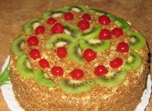 Бисквитный торт с масляным кремом и фруктами - фото шаг 7