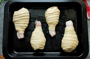Куриные ножки в слоеном тесте - фото шаг 7