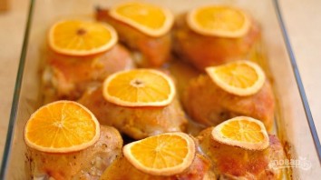 Рецепт курицы с апельсинами в духовке - фото шаг 5