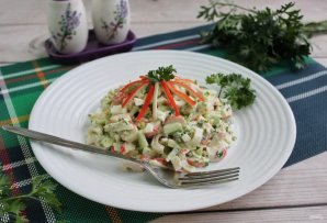 Салат из крабовых палочек с луком и зеленью - фото шаг 7