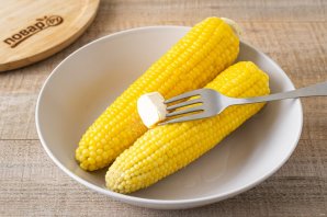 Варёная кукуруза со сливочным маслом - фото шаг 4