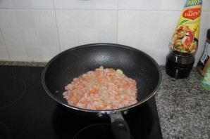 Салат с красной рыбой и креветками - фото шаг 3