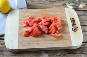 Салат из пекинской капусты и помидоров - фото шаг 3