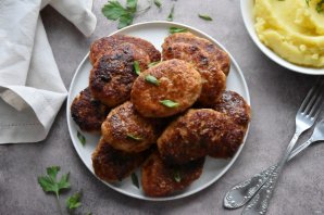 Вкусные домашние котлеты - фото шаг 8