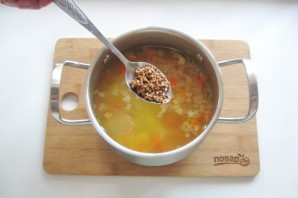 Гречневый суп с помидорами - фото шаг 6