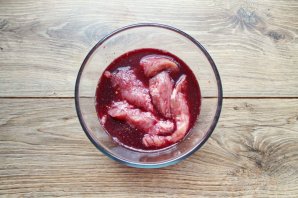 Свинина маринованная в красном вине с кориандром - фото шаг 4