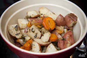 Картофель, запеченный с морковью - фото шаг 8