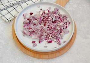 Салат "Гранатовый браслет" с сыром - фото шаг 5