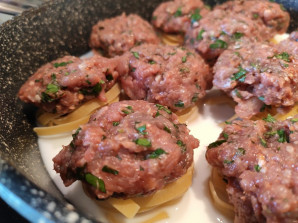 Гнезда из лапши с фаршем и горчичным кетчупом "Махеевъ" Беларусь - фото шаг 6