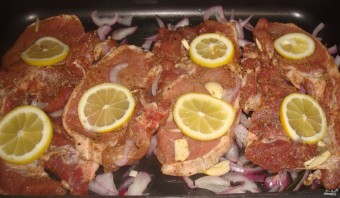 Картофель со свининой в духовке - фото шаг 5