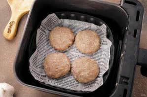 Котлеты из индейки в аэрогриле - фото шаг 6