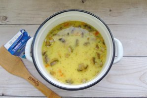 Сливочный суп с курицей и шампиньонами - фото шаг 8