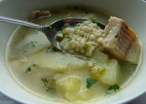 Рыбный суп с перловкой - фото шаг 11
