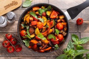 Рататуй с картошкой на сковороде - фото шаг 12