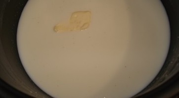 Манка на молоке в мультиварке - фото шаг 2