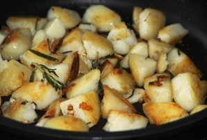 Жареный картофель с розмарином - фото шаг 4