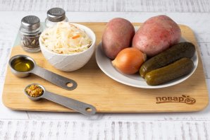 Салат из квашеной капусты с картошкой и огурцами - фото шаг 1