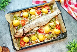 Кефаль, запеченная в духовке - фото шаг 10