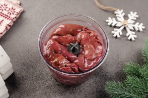 Новогодний печеночный торт - фото шаг 4