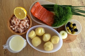 Сливочный суп с лососем и креветками - фото шаг 1