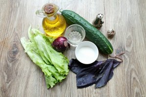Салат из огурцов с базиликом - фото шаг 1