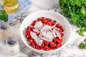 Салат из говядины и консервированной красной фасоли - фото шаг 2