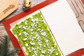 Праздничные елочки из теста - фото шаг 5