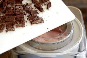 Клубничное мороженое с шоколадным печеньем - фото шаг 6