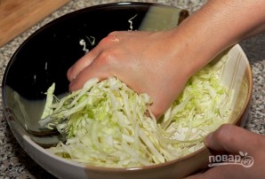 Салат с капустой и огурцом - фото шаг 3