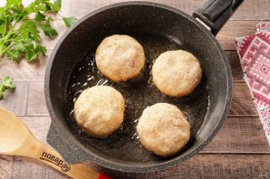 Биточки из пюре - фото шаг 8