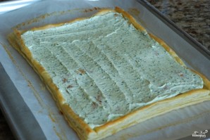Пирог из слоеного теста с помидорами и базиликом - фото шаг 14