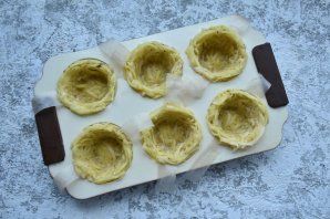 Картофельные корзиночки с селедочным кремом - фото шаг 4