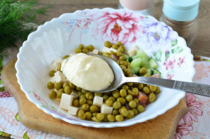 Салат с ветчиной и плавленым сыром - фото шаг 7