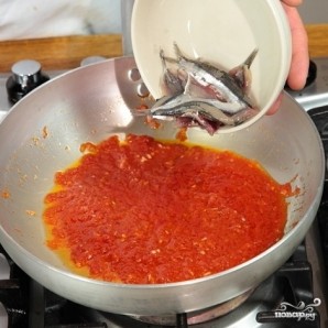 Спагетти с анчоусами - фото шаг 2