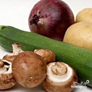 Салат из жареных овощей с грибами - фото шаг 1