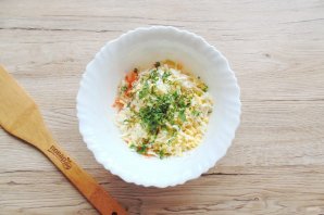 Салат из моркови, яиц и сыра - фото шаг 6