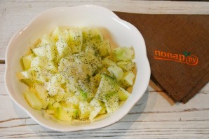 Салат из кабачков на зиму с чесноком - фото шаг 3
