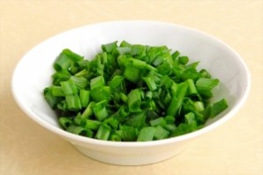 Крабовый салат с зеленым луком - фото шаг 7